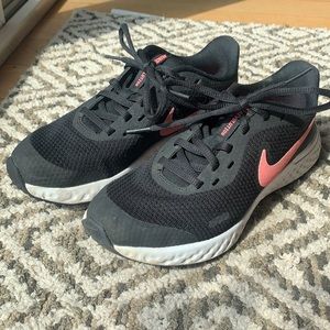 Nike Revolution, 3.5, used, Blk w/pink Nike sign